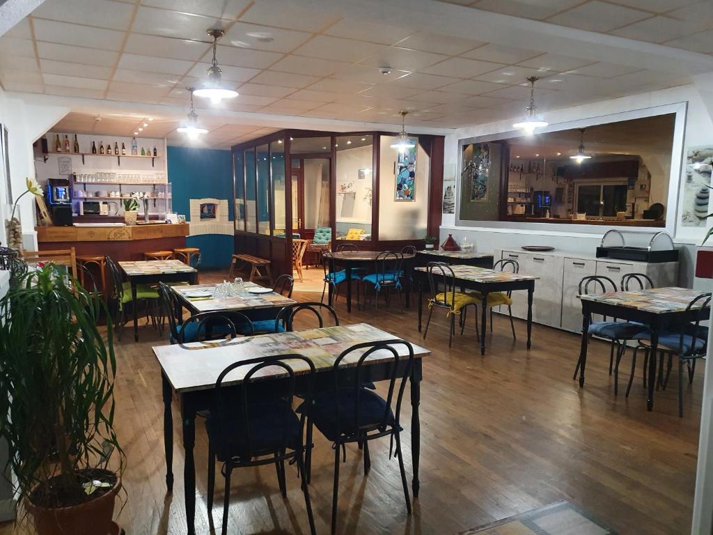 Restaurace v ubytování Hôtel Glann Ar Mor