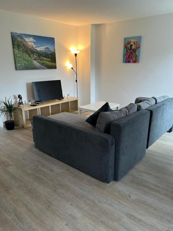 a living room with a couch and a flat screen tv at Gemeinschaftswohnung mit privaten Zimmern in Diepholz