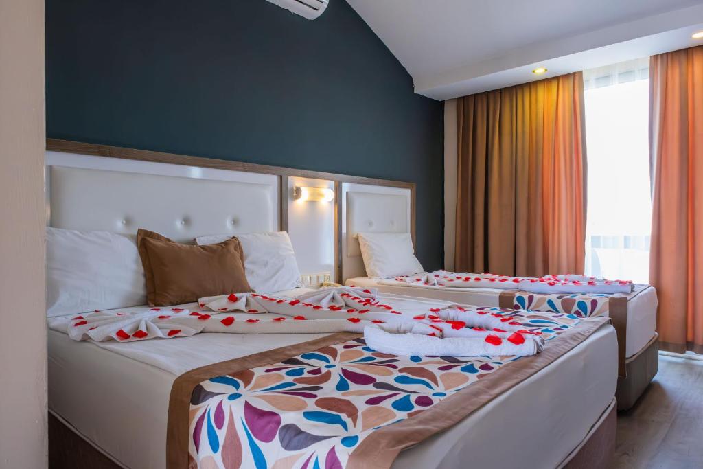 Postel nebo postele na pokoji v ubytování Acar Hotel