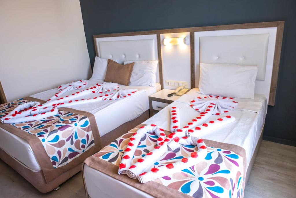 Postel nebo postele na pokoji v ubytování Acar Hotel