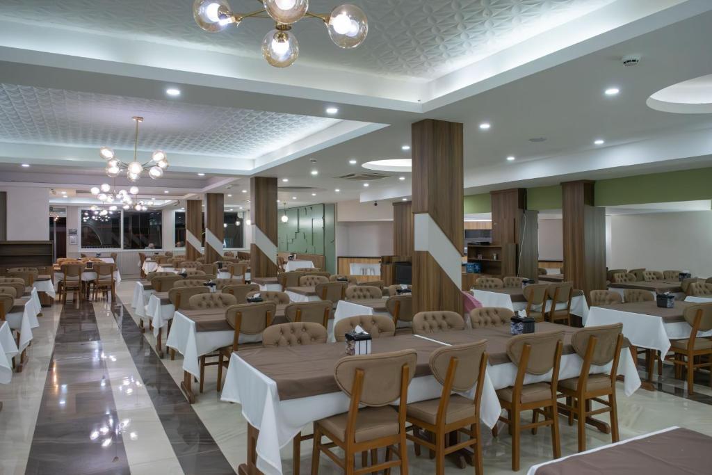 Restaurace v ubytování Acar Hotel