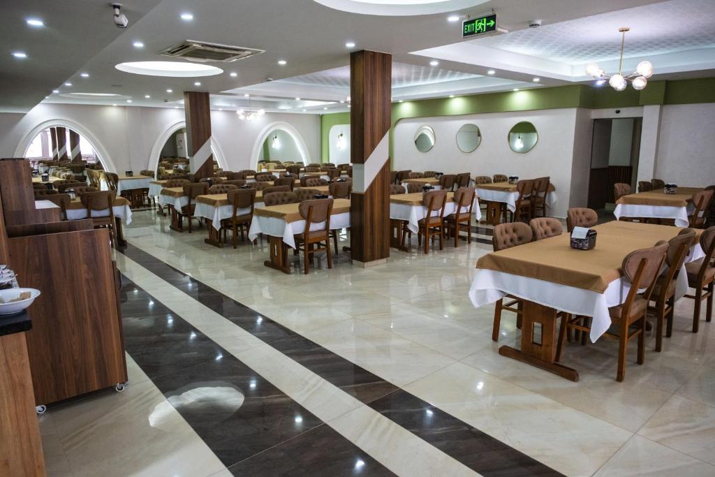 Restaurace v ubytování Acar Hotel