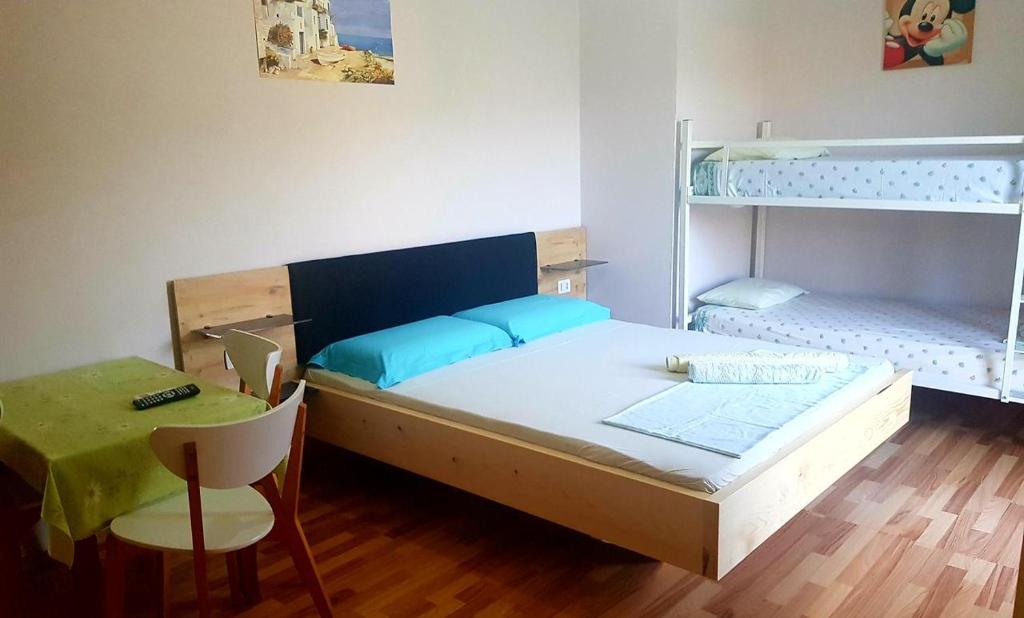 Een bed of bedden in een kamer bij Apartments Vista Mar