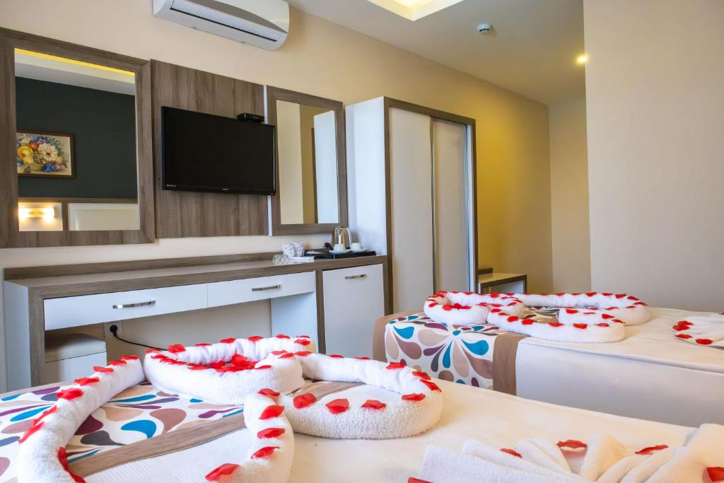 Postel nebo postele na pokoji v ubytování Acar Hotel