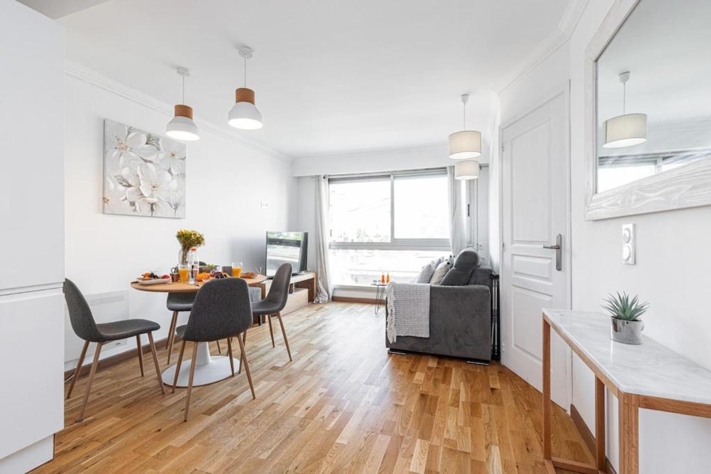 Posedenie v ubytovaní JOFFRE 2 - Cosy apartment in City Center