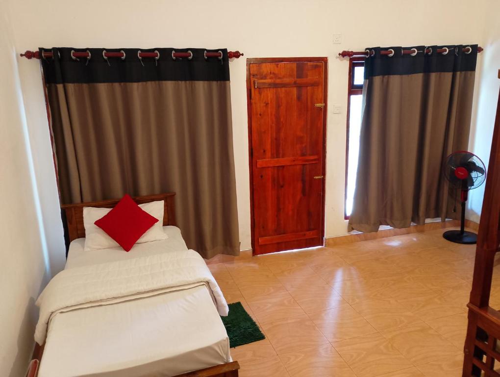 Postel nebo postele na pokoji v ubytování T-More Hotel & Hostel