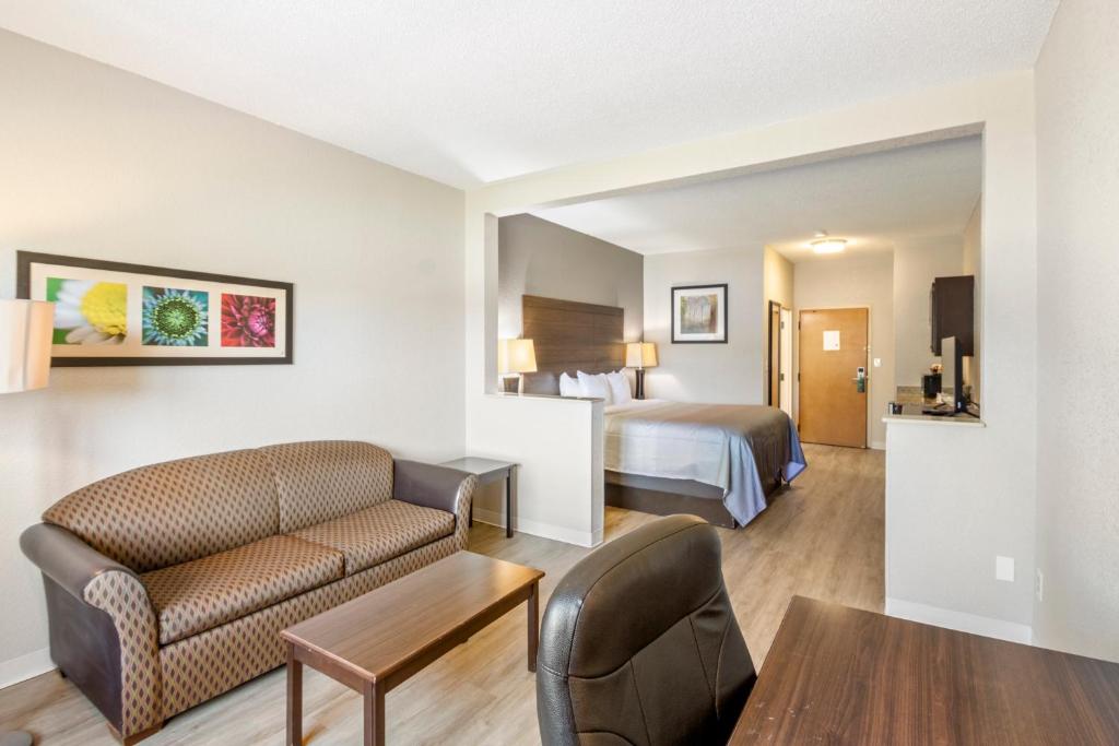 Quality Suites Hickory South photo