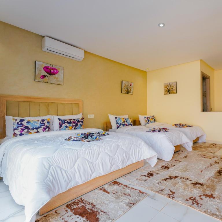 Postel nebo postele na pokoji v ubytování Hotel Jnane riad
