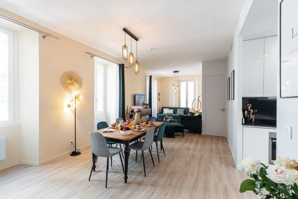Televízia a/alebo spoločenská miestnosť v ubytovaní GESU - 2 bedroom in Old Town - Gesu Square