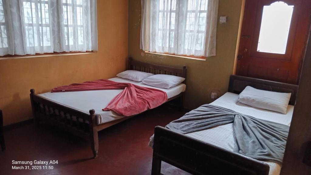 Postel nebo postele na pokoji v ubytování Siloneeds homes