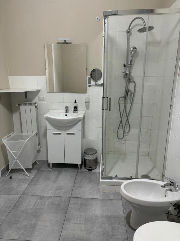A bathroom at B&B Alle porte di Caserta