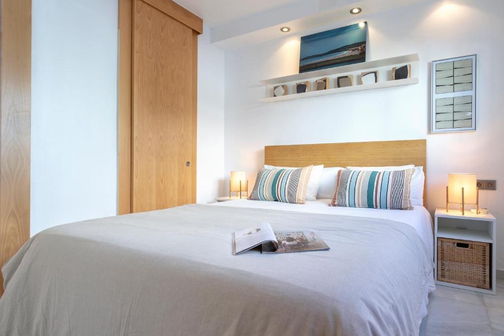 Postel nebo postele na pokoji v ubytování Genteel Home Guadalvillas