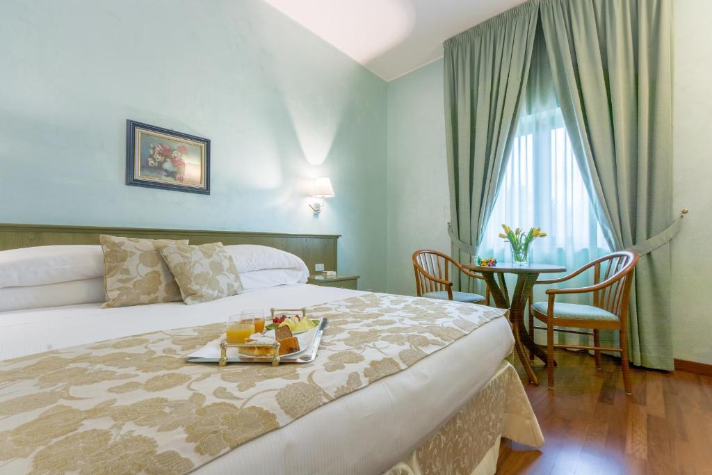 Postel nebo postele na pokoji v ubytování Hotel Santacroce Meeting