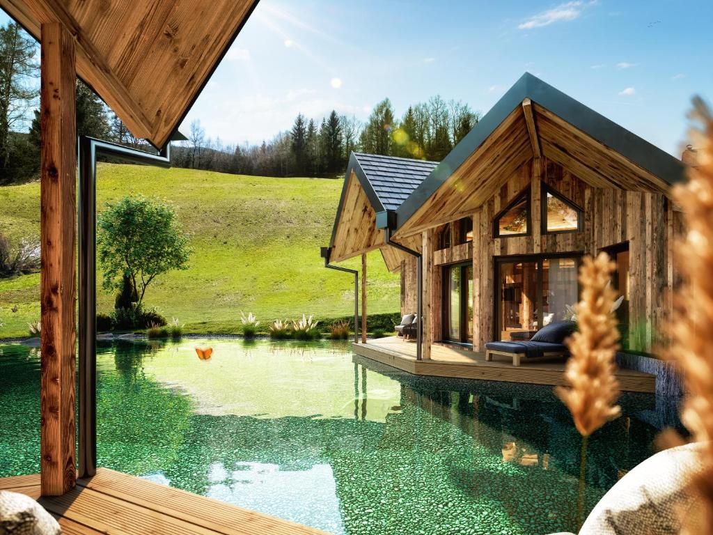 Bazén v ubytovaní Hotel Rosenhof Murau alebo v jeho blízkosti