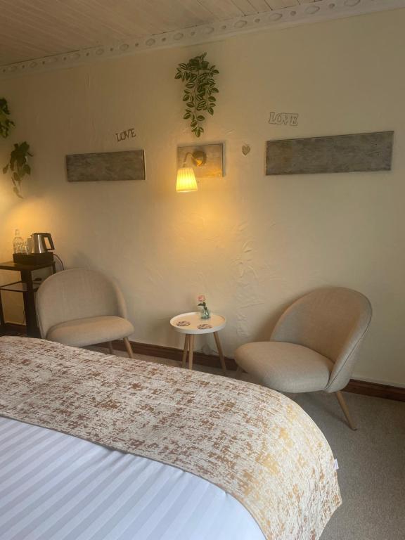 Postel nebo postele na pokoji v ubytování Waterfront Rest B&B