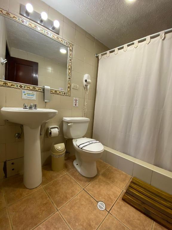 Koupelna v ubytování Kituandes Hotel