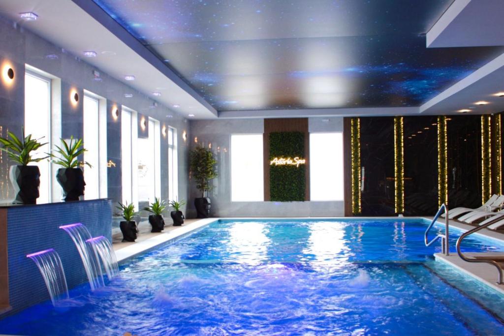 Bazén v ubytování Astoria Hotel & SPA nebo v jeho okolí