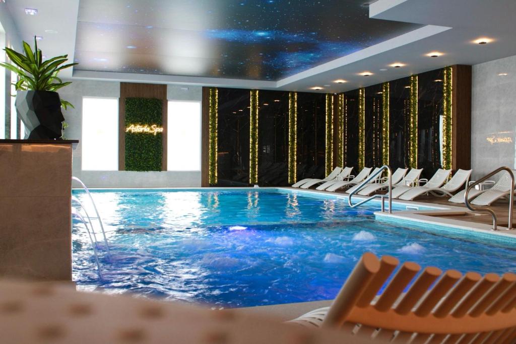 Bazén v ubytování Astoria Hotel & SPA nebo v jeho okolí