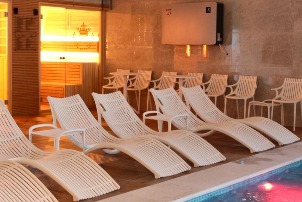 Bazén v ubytování Astoria Hotel & SPA nebo v jeho okolí