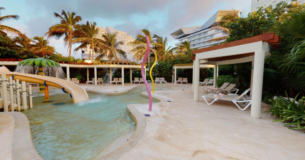 Bazén v ubytování Park Royal Beach Cancun - All Inclusive nebo v jeho okolí