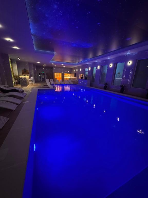 Bazén v ubytování Astoria Hotel & SPA nebo v jeho okolí