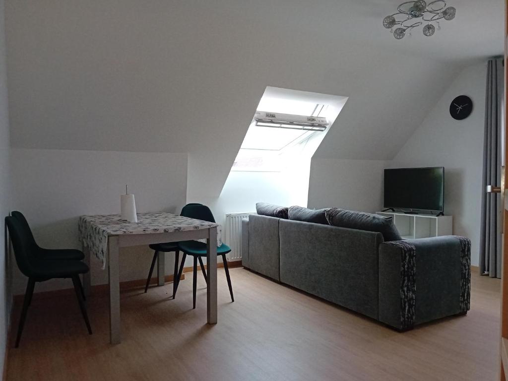 TV a/nebo společenská místnost v ubytování chambre d'hôte