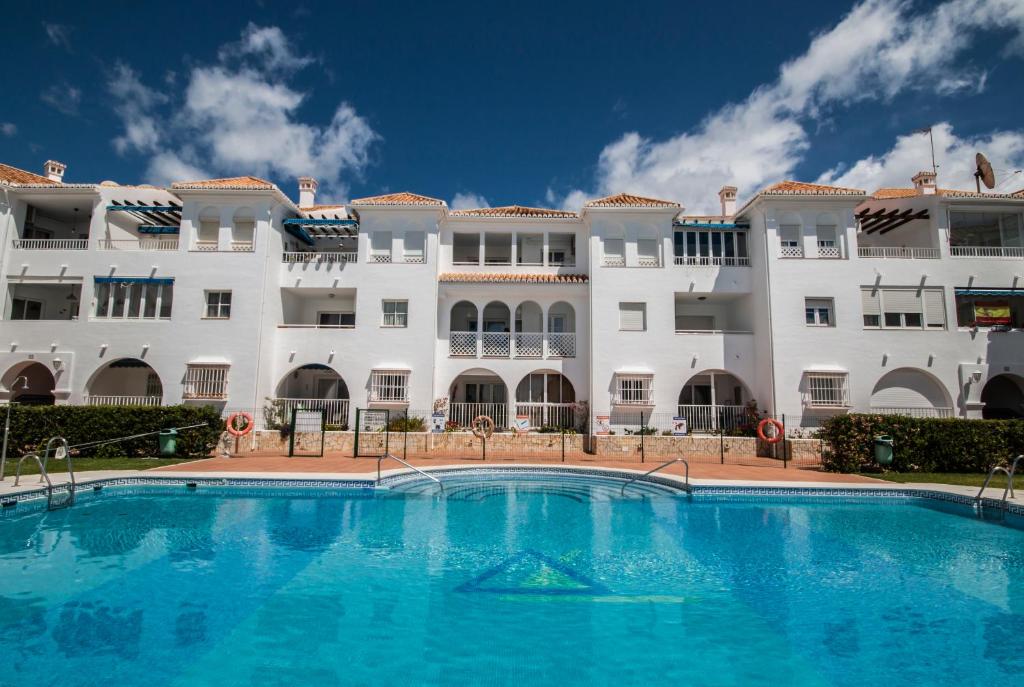 Bazén v ubytování Apartamento Fuentes de Nerja nebo v jeho okolí