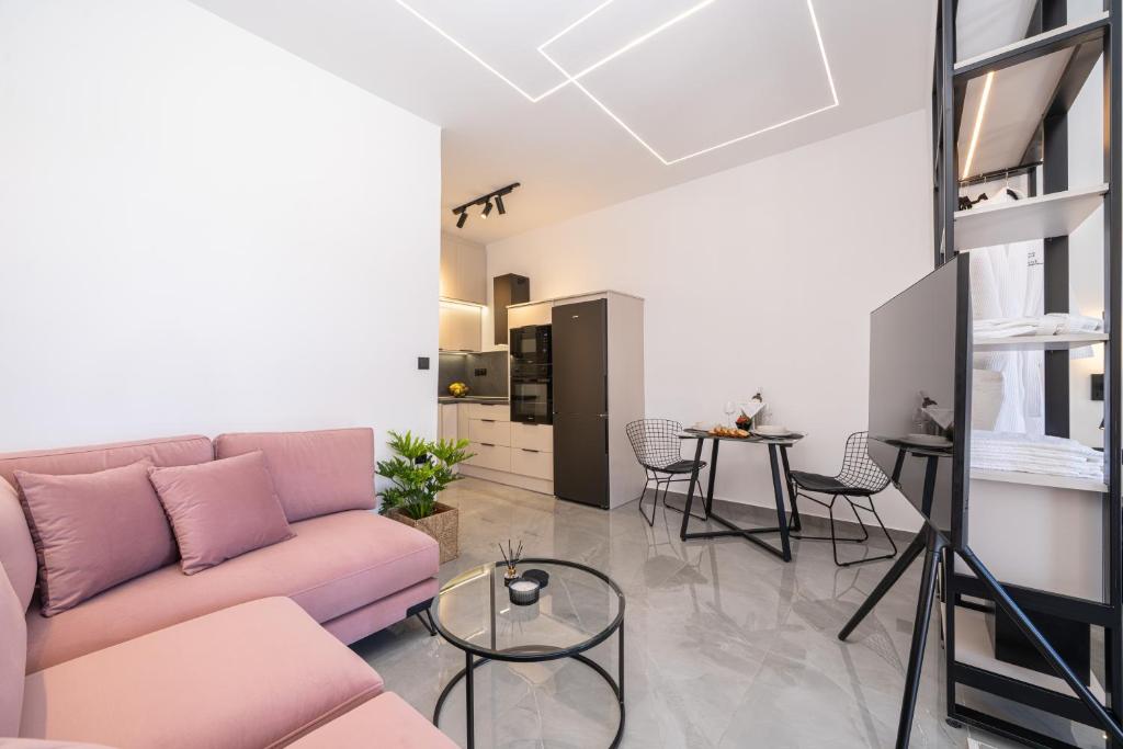 Kuchyň nebo kuchyňský kout v ubytování PNOẼ Luxury Apartments