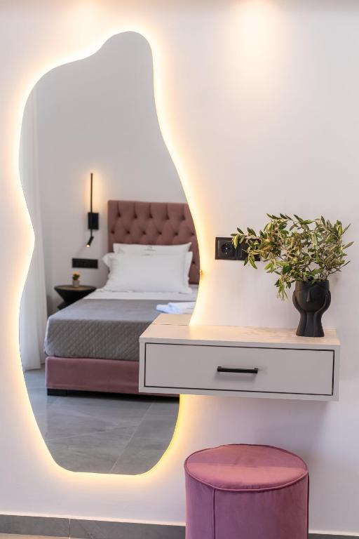 Postel nebo postele na pokoji v ubytování PNOẼ Luxury Apartments