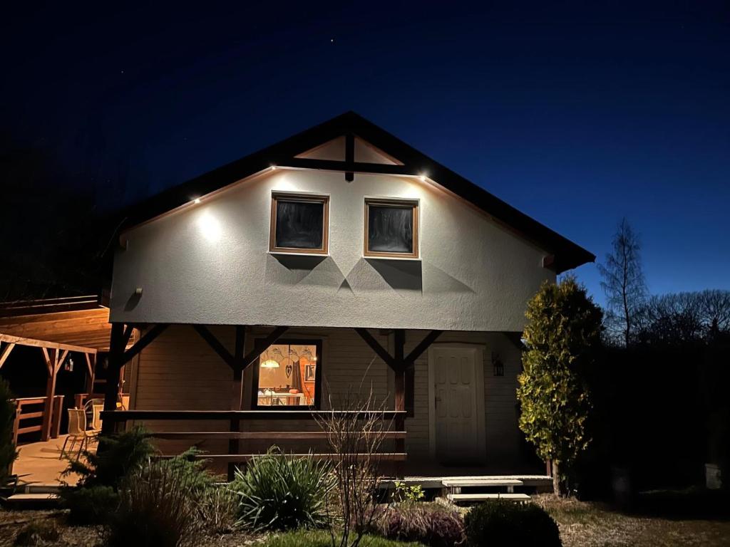 Το κτήριο όπου στεγάζεται  η παραθεριστική κατοικία