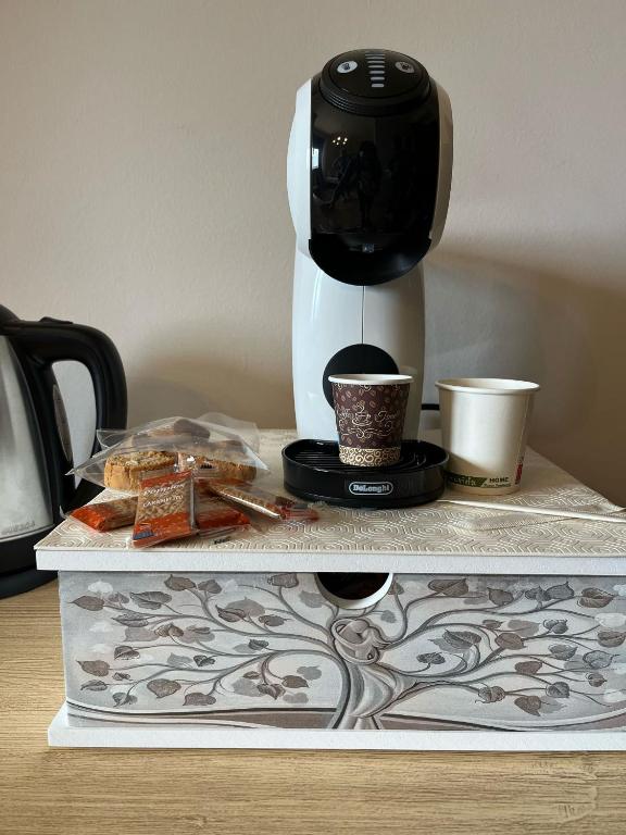 Příslušenství pro přípravu čaje a kávy v ubytování B&B Domus Japigia