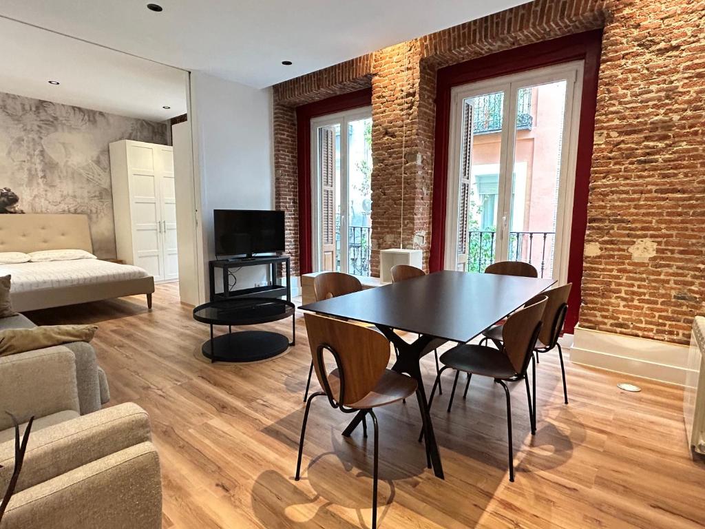 Large 2 Bedroom near Gran Via