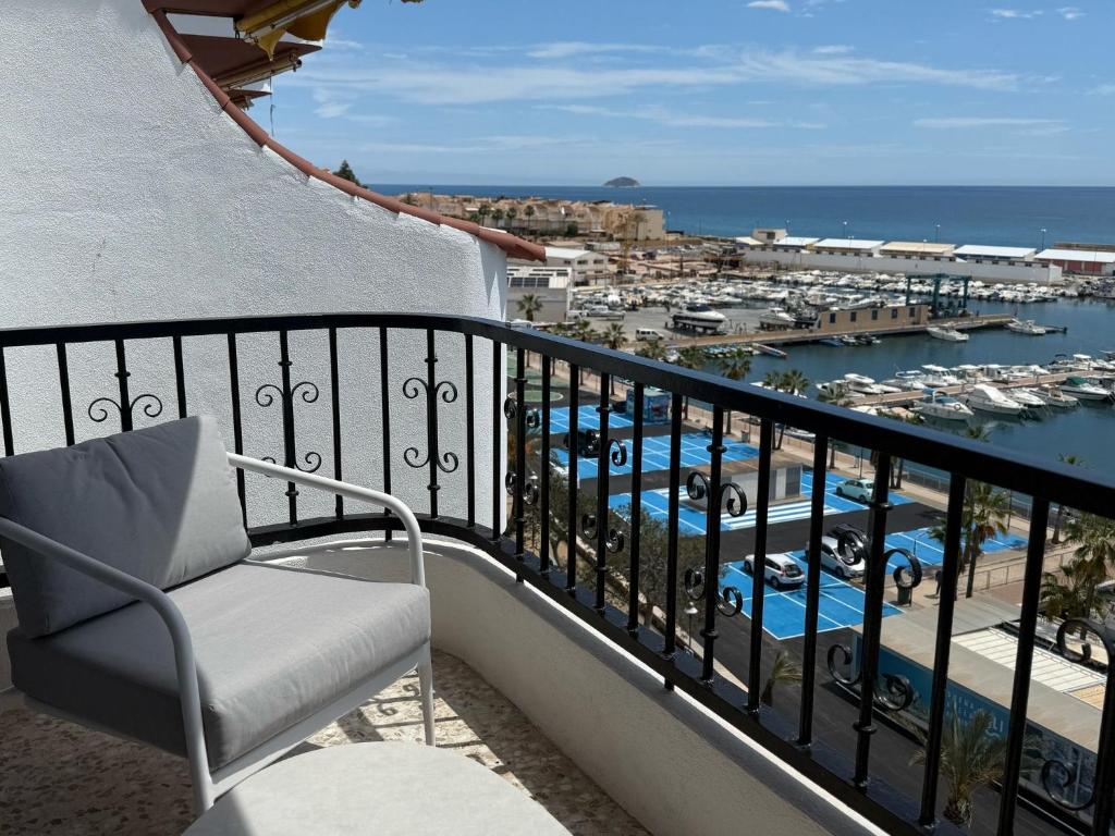 a balcony with a chair and a view of a marina at Vista Villajoyosa in Villajoyosa