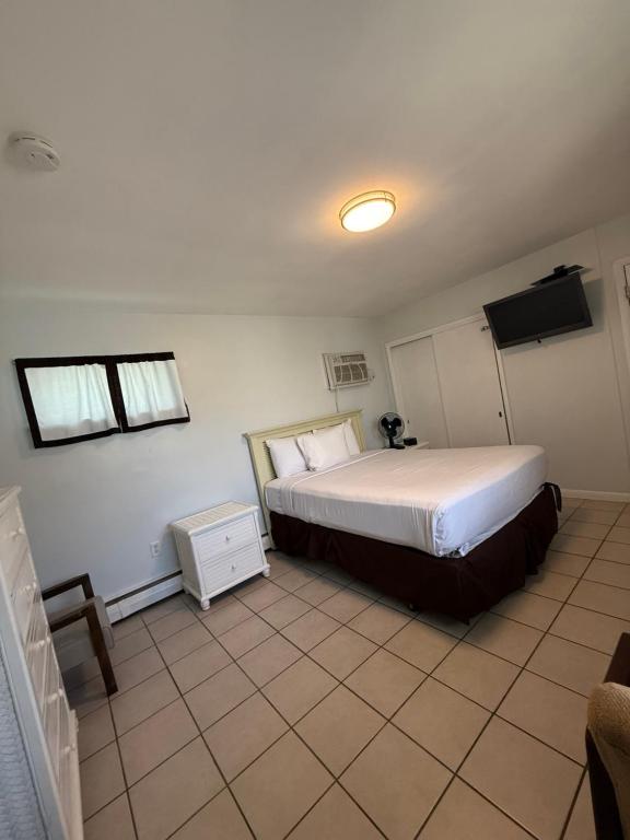 Postel nebo postele na pokoji v ubytování Rus Mar Motel Wildwood Beach & Boardwalk