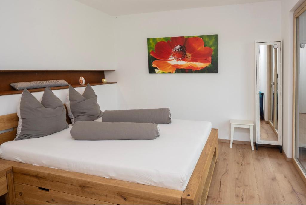 Postel nebo postele na pokoji v ubytování Luxus-Anwesen mit Charme - ganzes Haus mit Garten