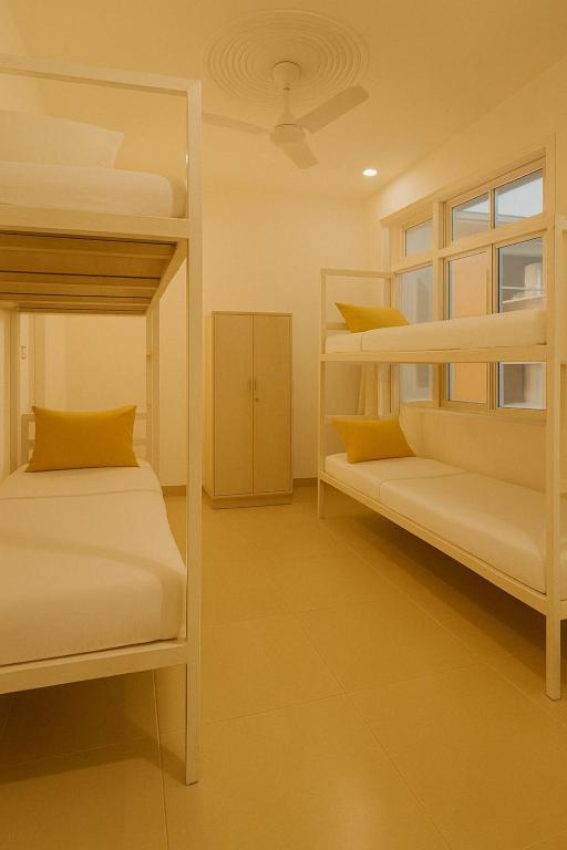 Postel nebo postele na pokoji v ubytování Bunk Hostel Rishikesh