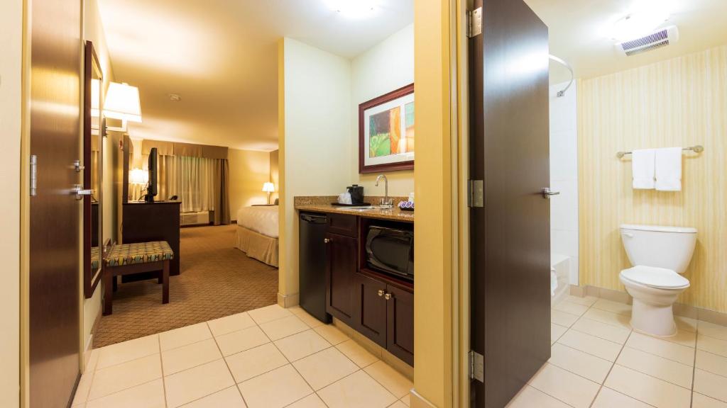 Koupelna v ubytování Holiday Inn Hotel and Suites-Kamloops by IHG