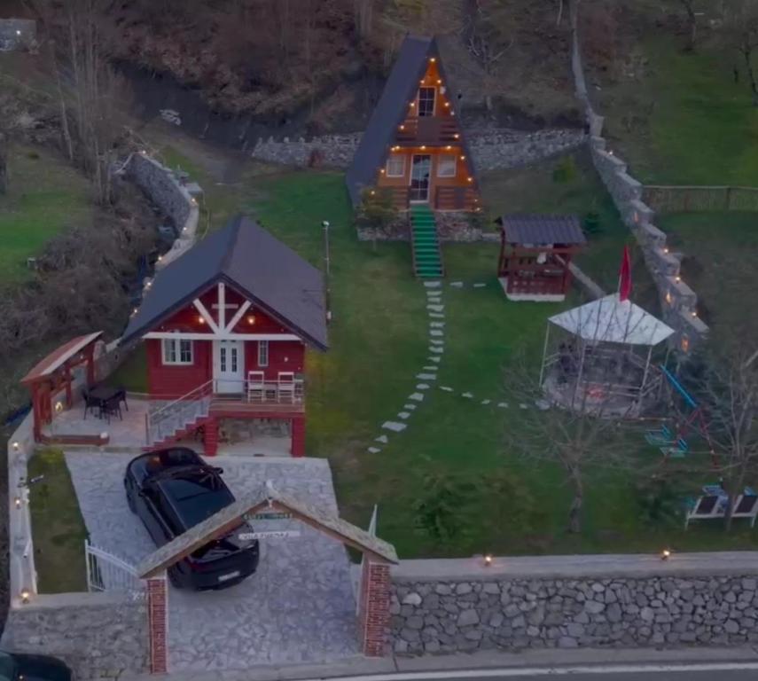 Letecký snímek ubytování Vilat Pllumaj