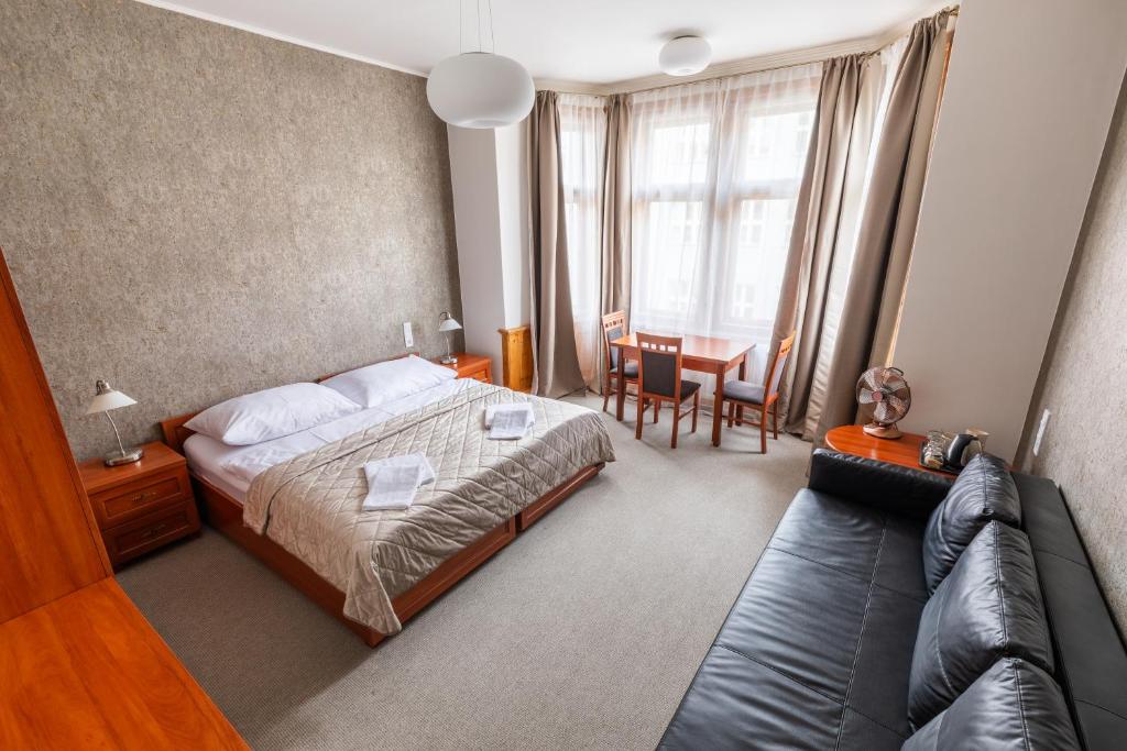 Postel nebo postele na pokoji v ubytování Kafka Prague rooms