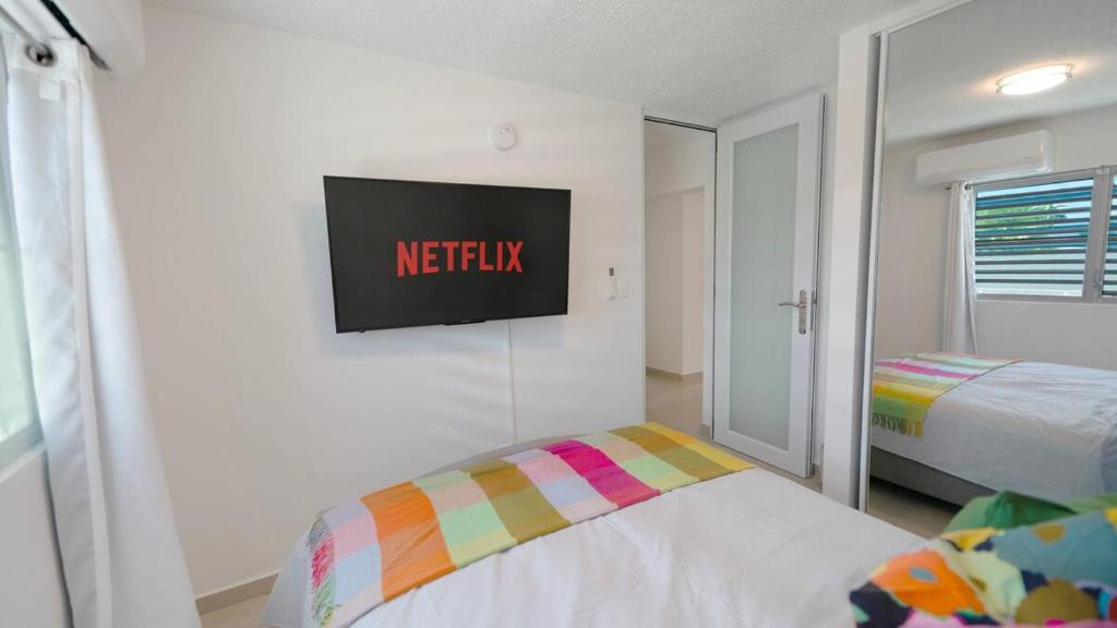 Postel nebo postele na pokoji v ubytování Aquaville Dorado Moderna Villa 5