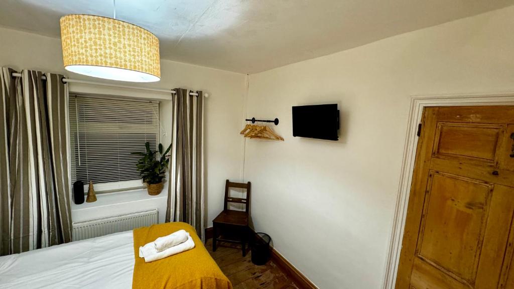 Ảnh trong thư viện ảnh của 2 Bed Townhouse with Log Burner ở Pembroke Dock