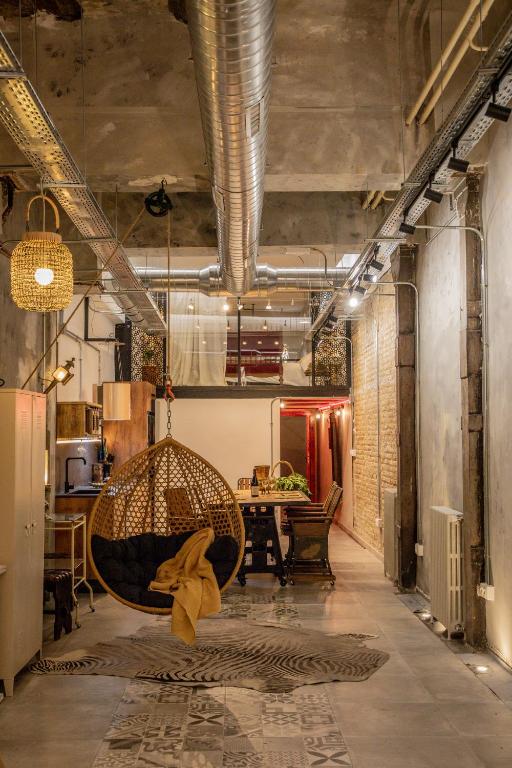 a room with a large swing in the middle of it at Loft artístico Espacio Lirola Centro in Granada