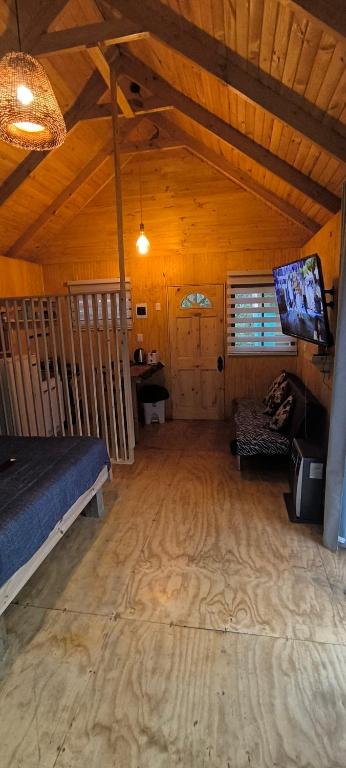TV a/nebo společenská místnost v ubytování Cabaña los colihues ancoa