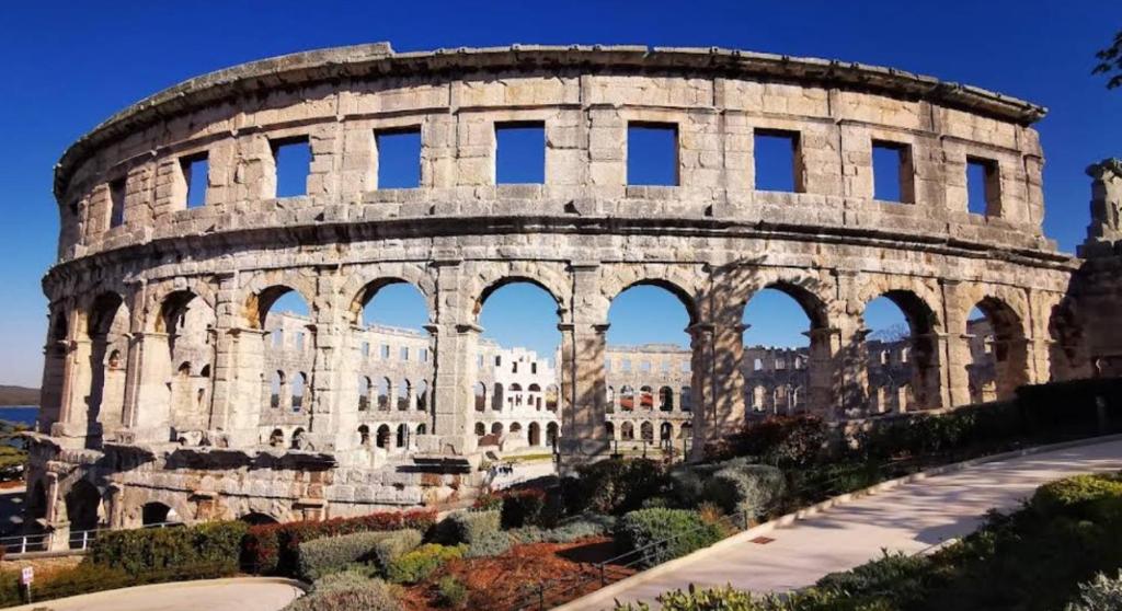 Et lokalt vartegn tæt på lejligheden