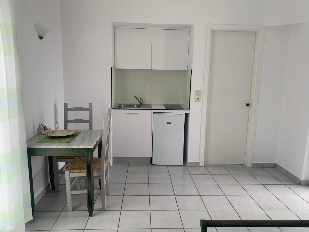 Astra Hotel Apartments - 8