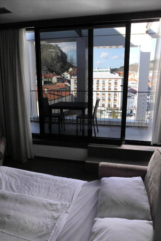 Voodi või voodid majutusasutuse Hotel Kras toas