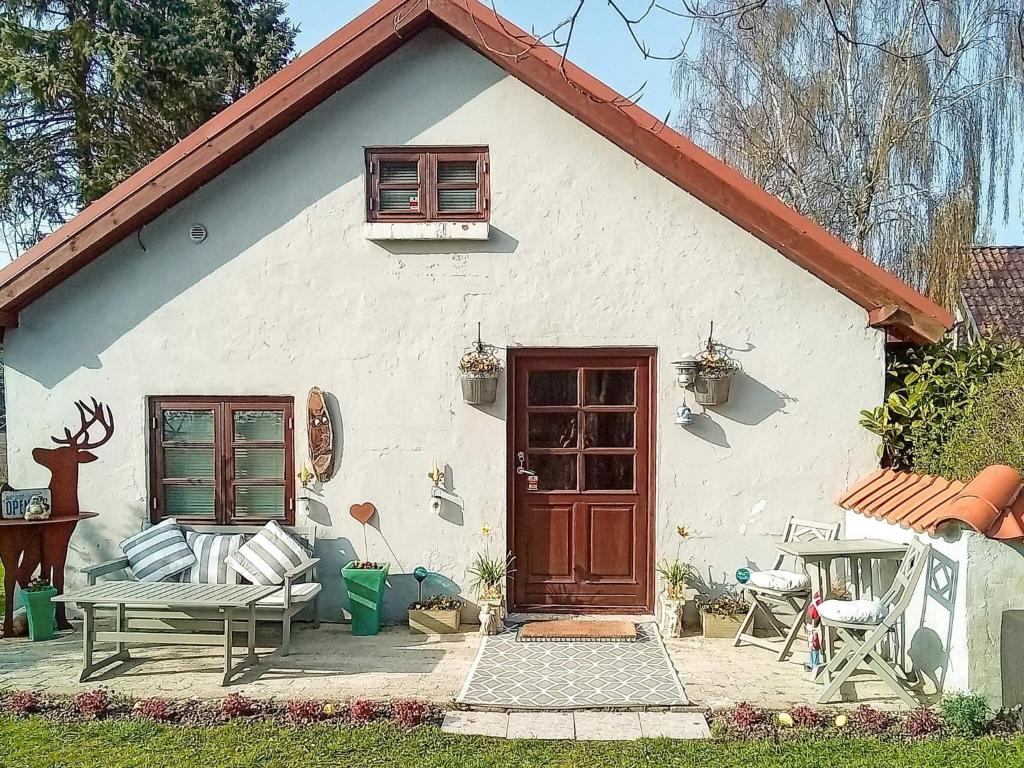 a white house with two windows and a door at Tranquil Farm Annex - By Traum Ferienwohnungen in Sæby