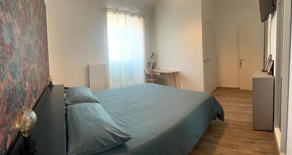 A bed or beds in a room at Sunrise