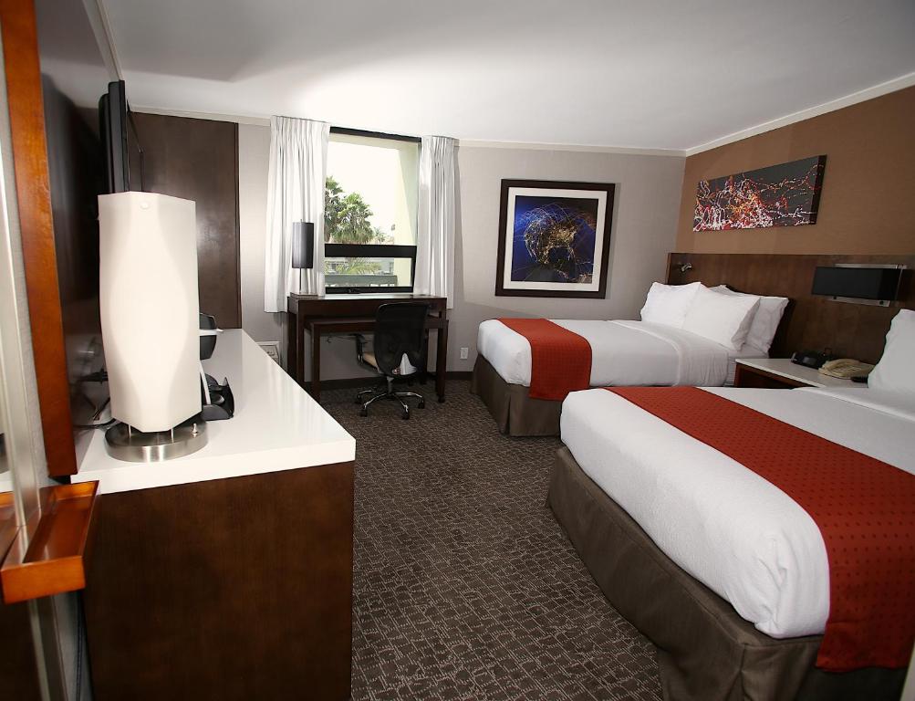 Holiday Inn Long Beach - Airport, an IHG Hotel - Premium Double Room With Two Double Beds