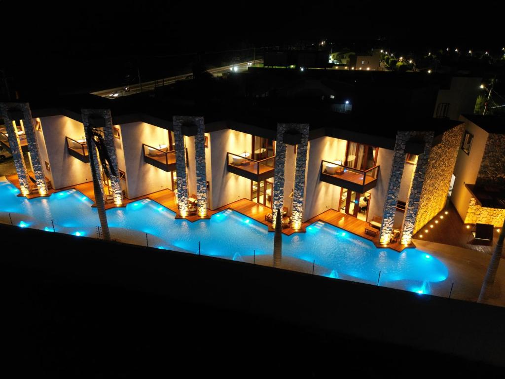 Bazén v ubytování Villa Prime Beach Flats nebo v jeho okolí